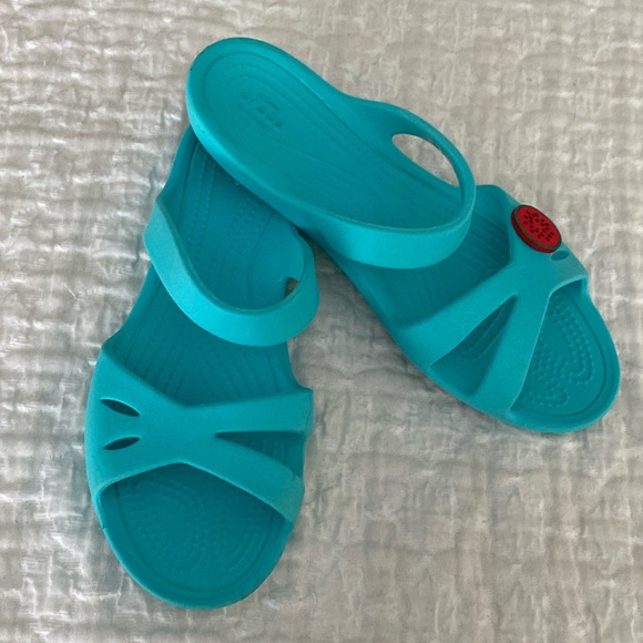 Crocs woman’s size 6 strapped sandals - Picture 2 of 10